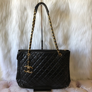 CHANEL Vintage Quilted Chain Matelasse Black and Gold Leather Shoulder Bag